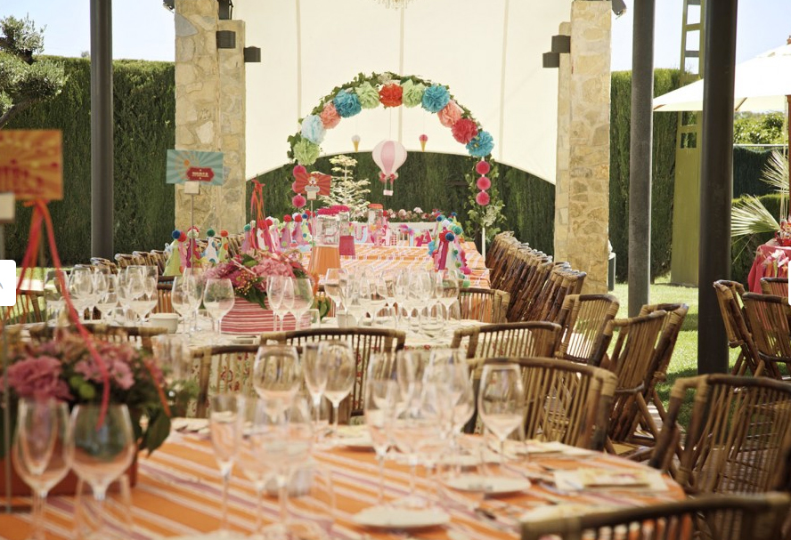 Mesa decorada para celebración